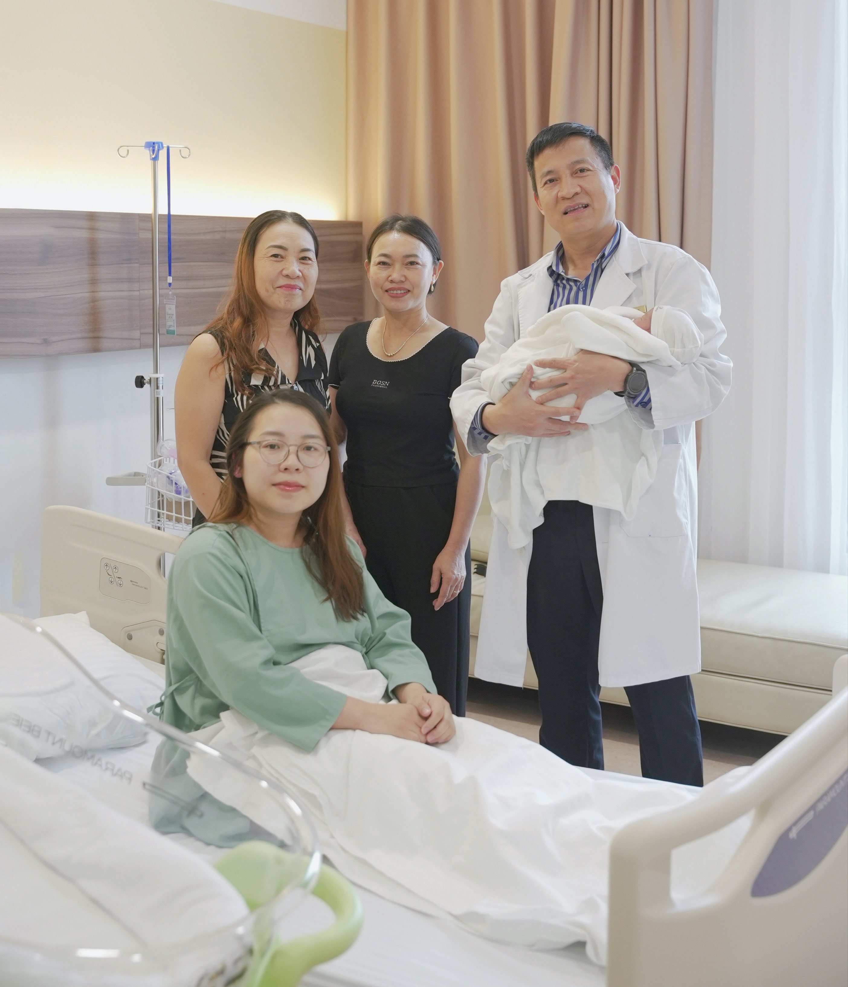 10 phút thần tốc mổ cấp cứu tại Vinmec Smart City cứu sống mẹ và thai nhi nguy kịch