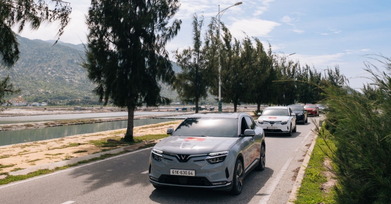 Chủ xe nói thẳng về VinFast VF 8: “Đáng giá tới từng xu, vận hành yên tâm tuyệt đối” 