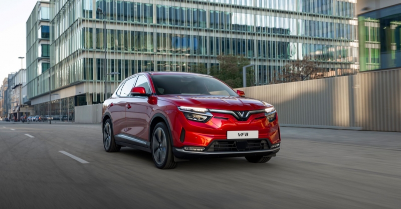 Chuyển từ xe xăng sang xe điện, chủ xe VinFast VF 8 Eco “ưng” từ ngoại hình tới không gian