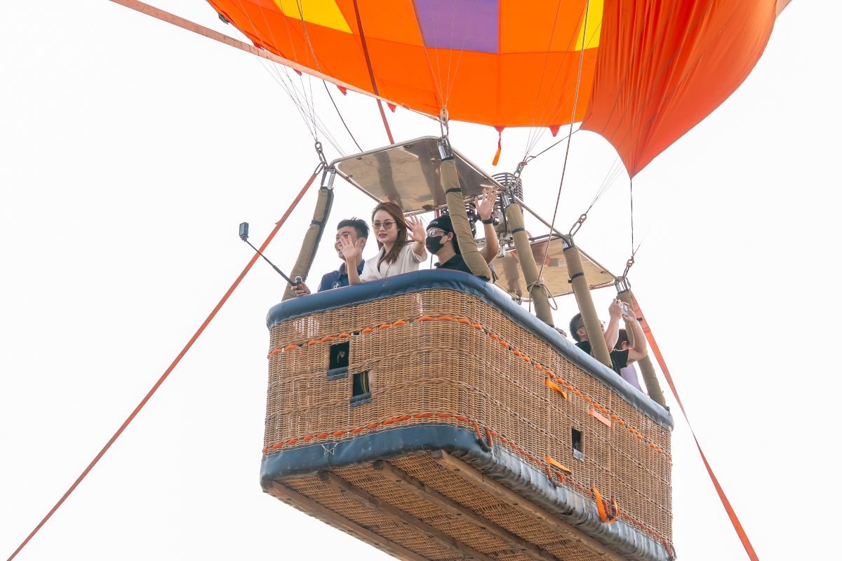 Để Valentine không nhàm chán, hãy thử cảm giác “yêu từ trên cao” với lễ hội khinh khí cầu Cần Giờ