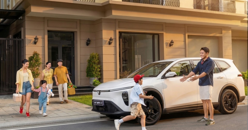 Gia đình 3 thế hệ chọn VinFast VF MPV 7 vì ngồi ở hàng ghế nào cũng êm ái