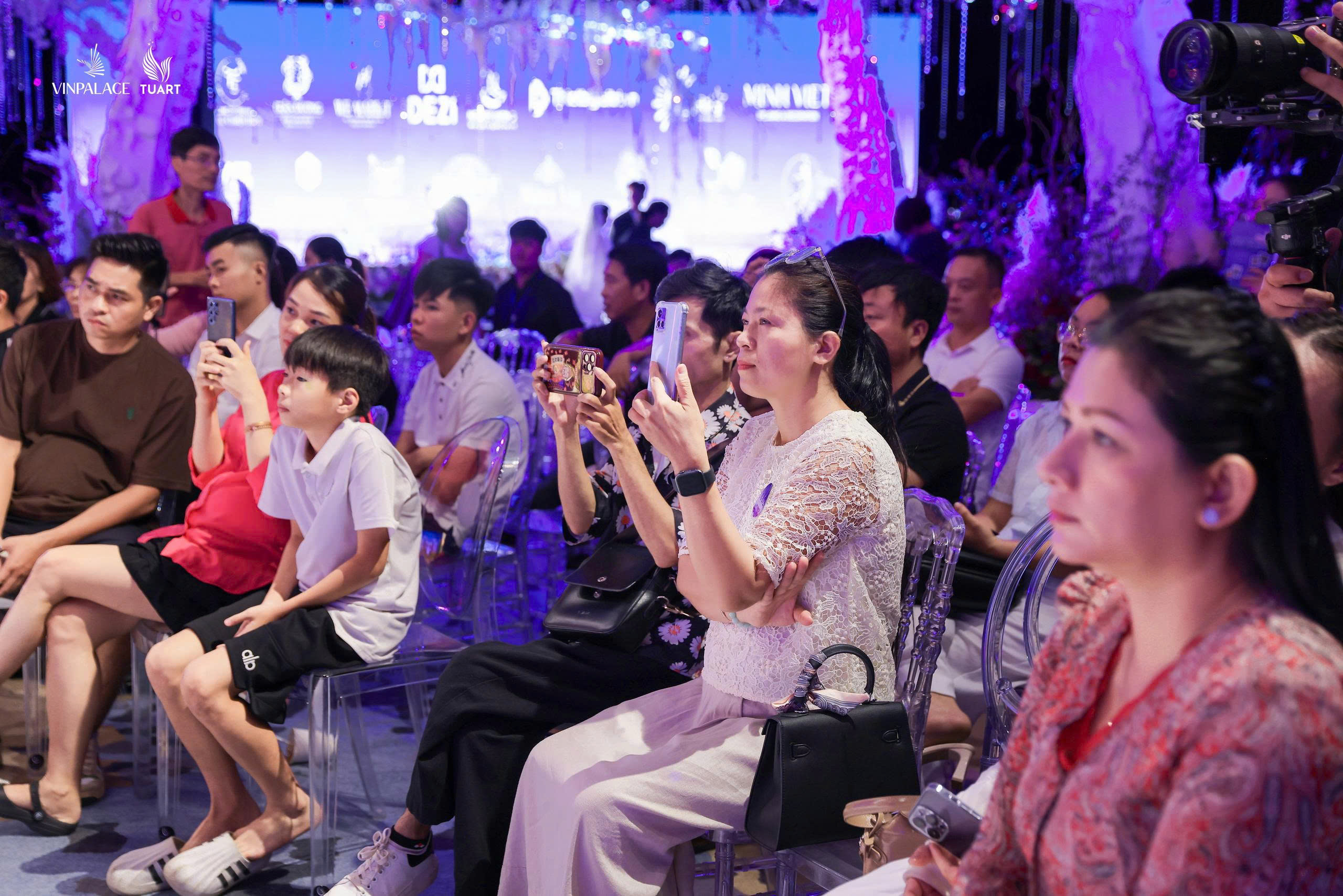 Hàng nghìn khách đổ về The Vietnam Grand WeddX 2026, choáng ngợp trước “đại tiệc cưới” lớn bậc nhất Việt Nam