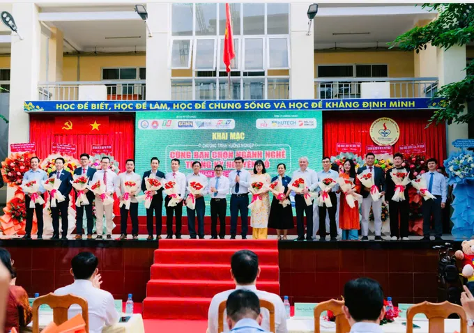 Khai mạc chương trình hướng nghiệp “Cùng bạn chọn ngành nghề trong kỷ nguyên số” Năm học 2026-2027