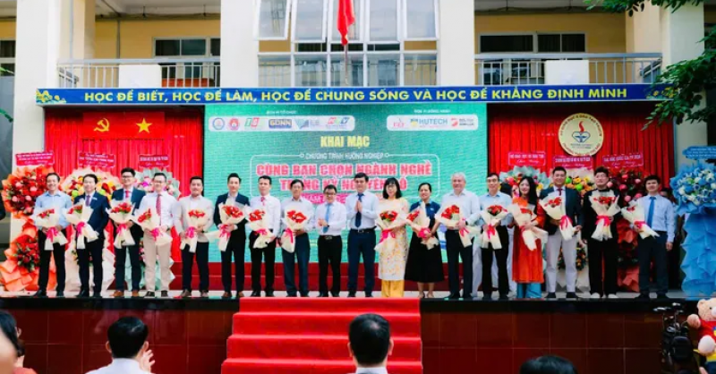 Khai mạc chương trình hướng nghiệp “Cùng bạn chọn ngành nghề trong kỷ nguyên số” Năm học 2026-2027