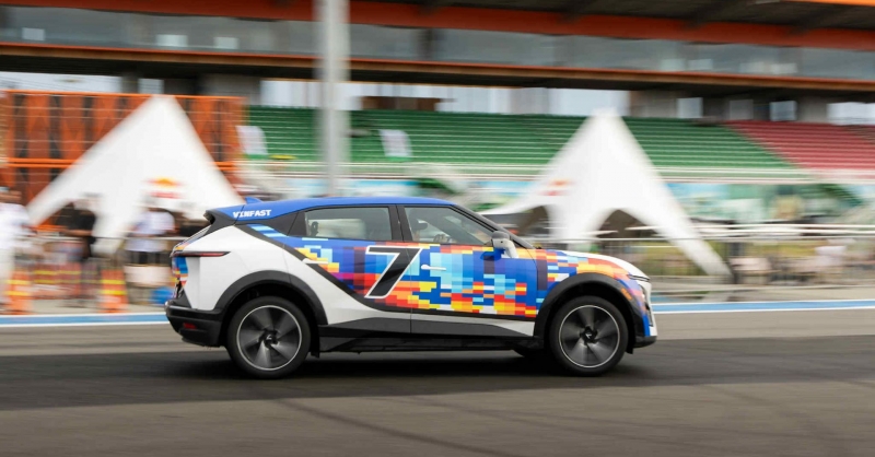 Lý giải cú bứt tốc ngoạn mục của VinFast VF 7 trong phân khúc C-SUV