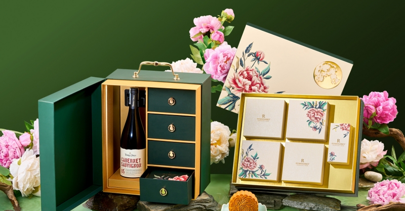 Nguyệt Hương 2026 của Renaissance Riverside Hotel Saigon ghi dấu ấn: Khi quà Trung thu không còn đơn thuần là một hộp bánh