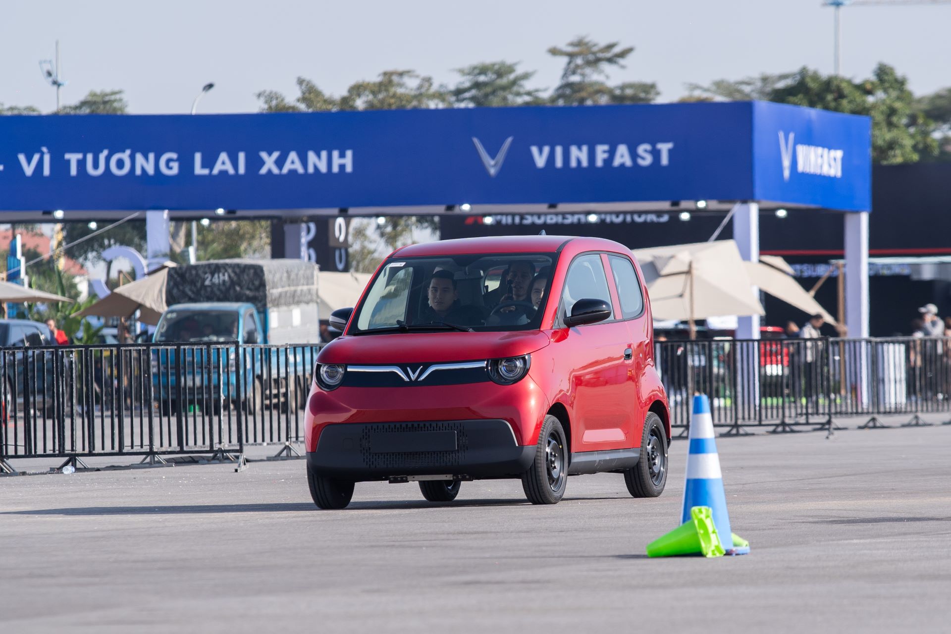 Tài xế dịch vụ bỏ xe xăng, lên đời VinFast Green: Bỏ túi tiềntriệu mỗi ngày, chi phí gần như bằng 0
