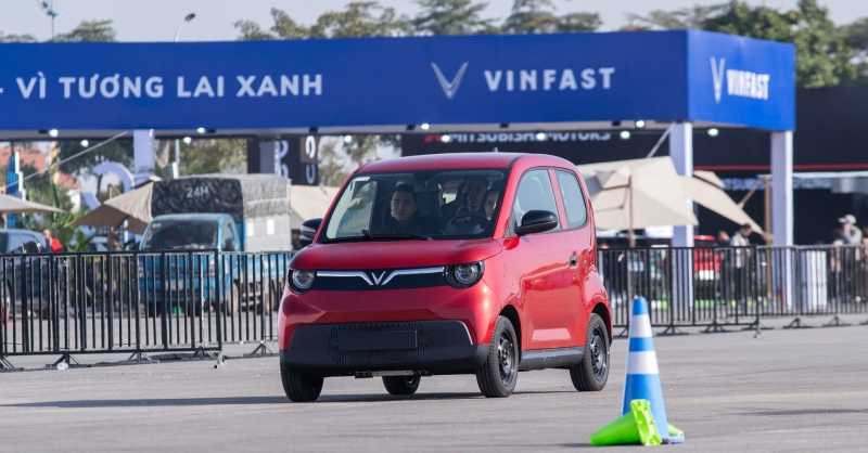 Tài xế dịch vụ bỏ xe xăng, lên đời VinFast Green: Bỏ túi tiềntriệu mỗi ngày, chi phí gần như bằng 0