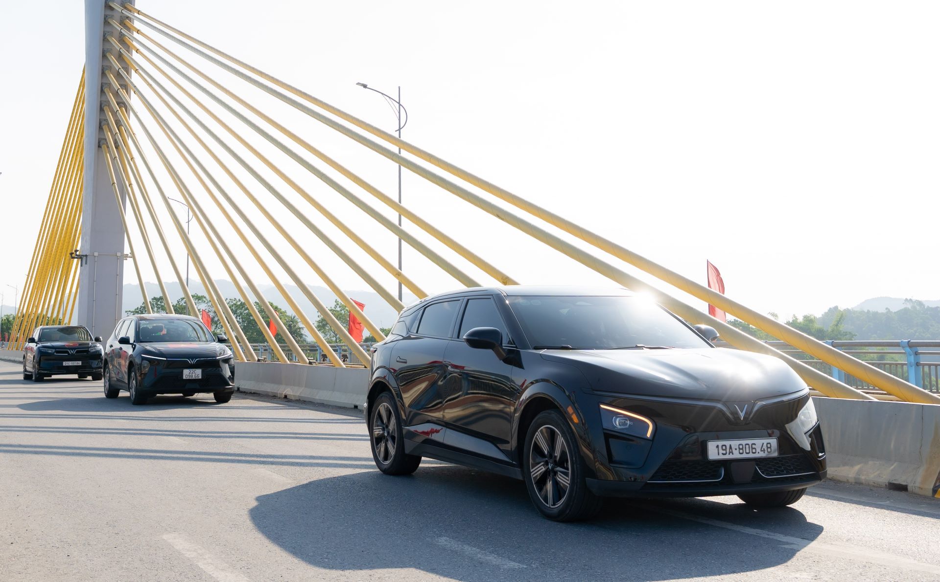 Trải nghiệm thực tế của người dùng VF 7 sau khi bỏ xe xăng: Đi đâu cũng tiện, không cần đo từng cây số