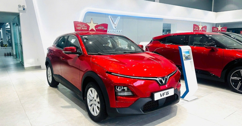 VinFast VF 6 Eco: Chọn xe gầm cao cho gia đình trẻ, nhận “full combo” ưu đãi tháng 12/2025