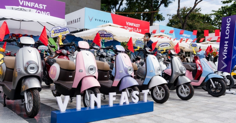 Xe máy điện lên ngôi - xe máy xăng hết thời “làm giá”: Người tiêu dùng hưởng lợi kép