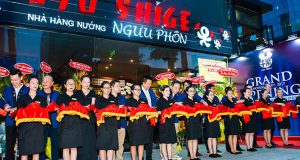 Trúc Diễm diện ‘cây đỏ’ nổi bật, đối lập Miu Lê mặc đơn giản dự sự kiện