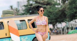 Danh hài Thúy Nga tự tin diện bikini hai mảnh, khoe vóc dáng gợi cảm ở tuổi 42