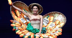 Báo Mỹ chú ý quốc phục của H'Hen Niê tại Miss Universe 2018